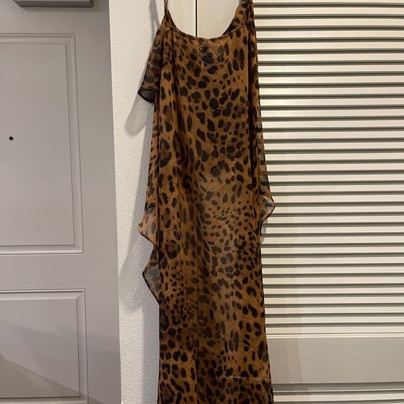 Unif: high low leopard top - Picture 3 of 3